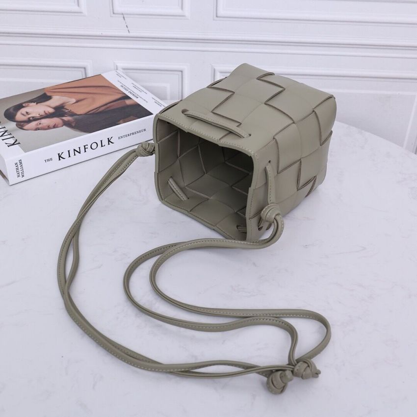 B0tt*ga Ven*ta Small Cassette Cross-Body Bucket