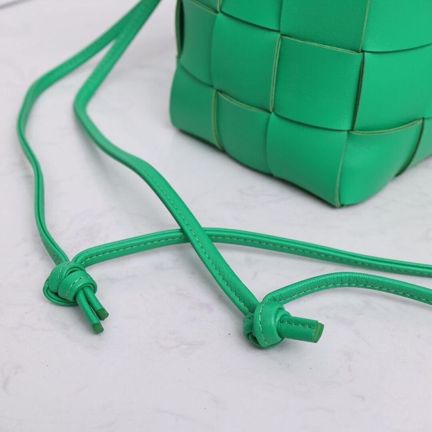 B0tt*ga Ven*ta Small Cassette Cross-Body Bucket
