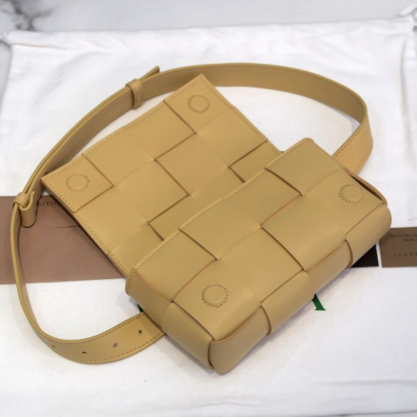 B0tt*ga Ven*ta Mini Cassette Belt Bag