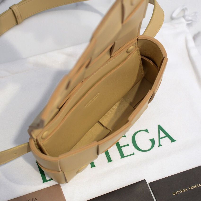 B0tt*ga Ven*ta Mini Cassette Belt Bag