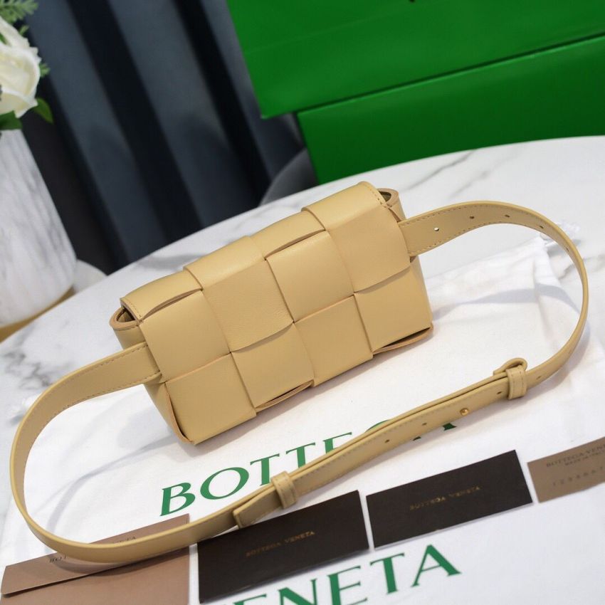 B0tt*ga Ven*ta Mini Cassette Belt Bag