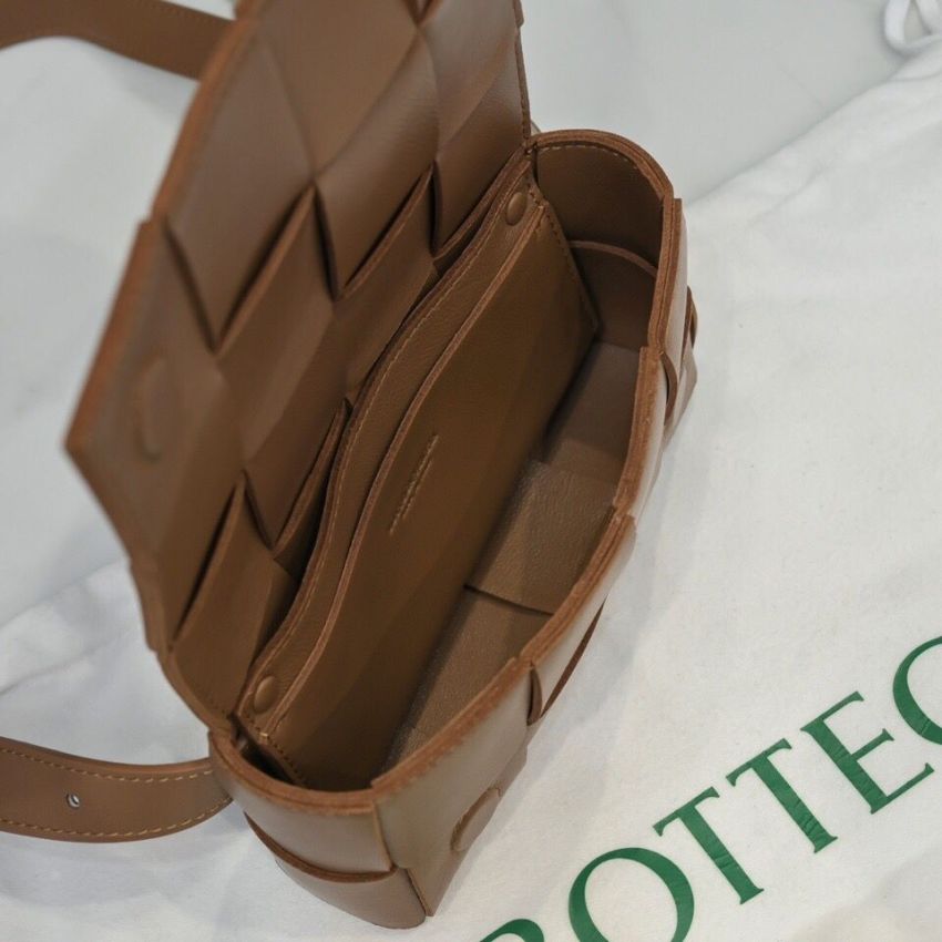 B0tt*ga Ven*ta Mini Cassette Belt Bag