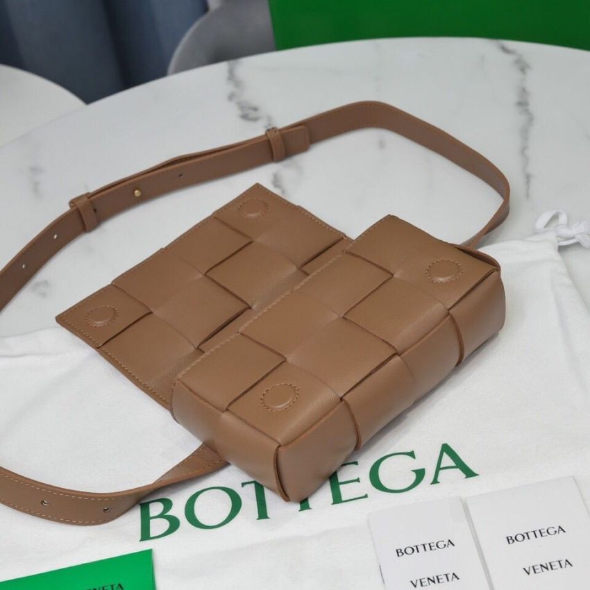 B0tt*ga Ven*ta Mini Cassette Belt Bag