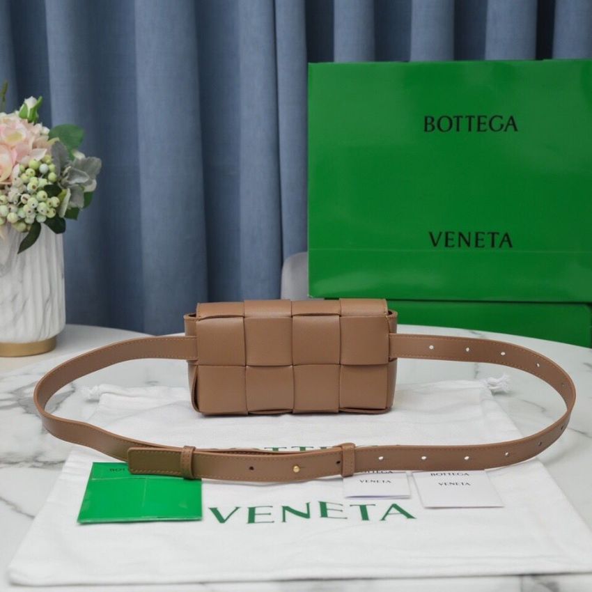 B0tt*ga Ven*ta Mini Cassette Belt Bag