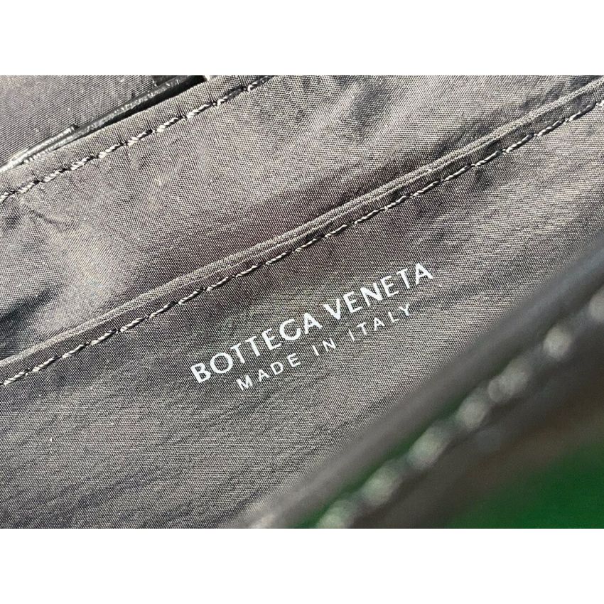 B0tt*ga Ven*ta Mini Cassette Belt Bag