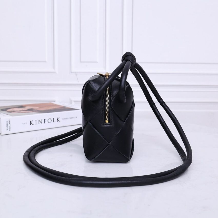 B0tt*ga Ven*ta Mini Cassette Camera Bag