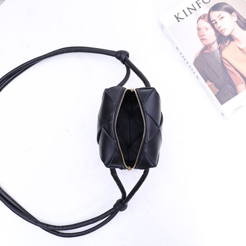 B0tt*ga Ven*ta Mini Cassette Camera Bag