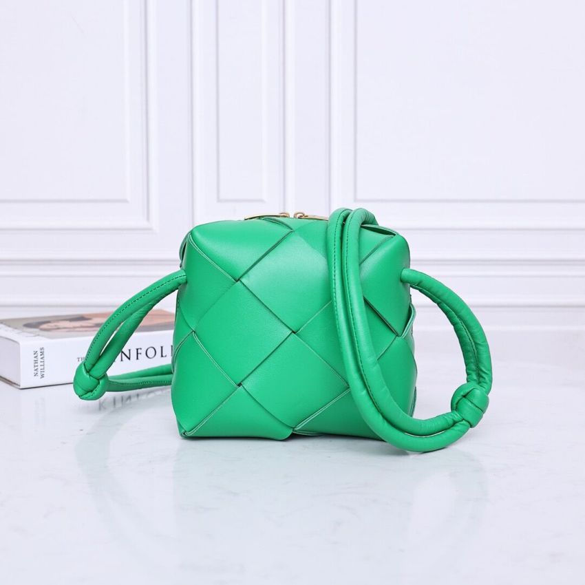 B0tt*ga Ven*ta Mini Cassette Camera Bag