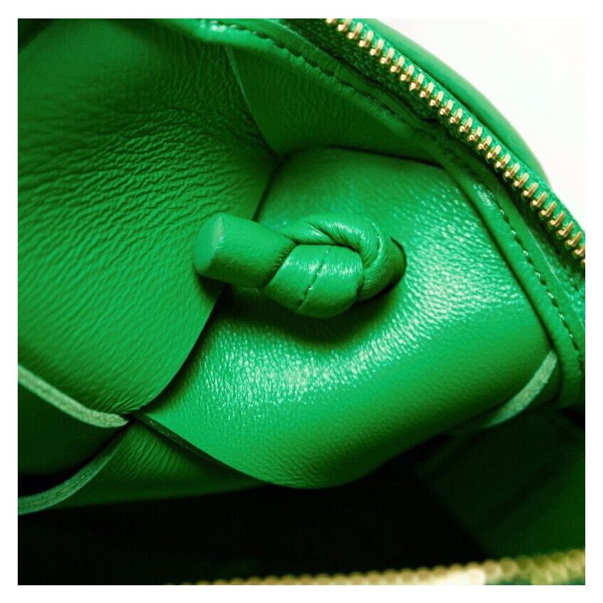 B0tt*ga Ven*ta Mini Cassette Camera Bag