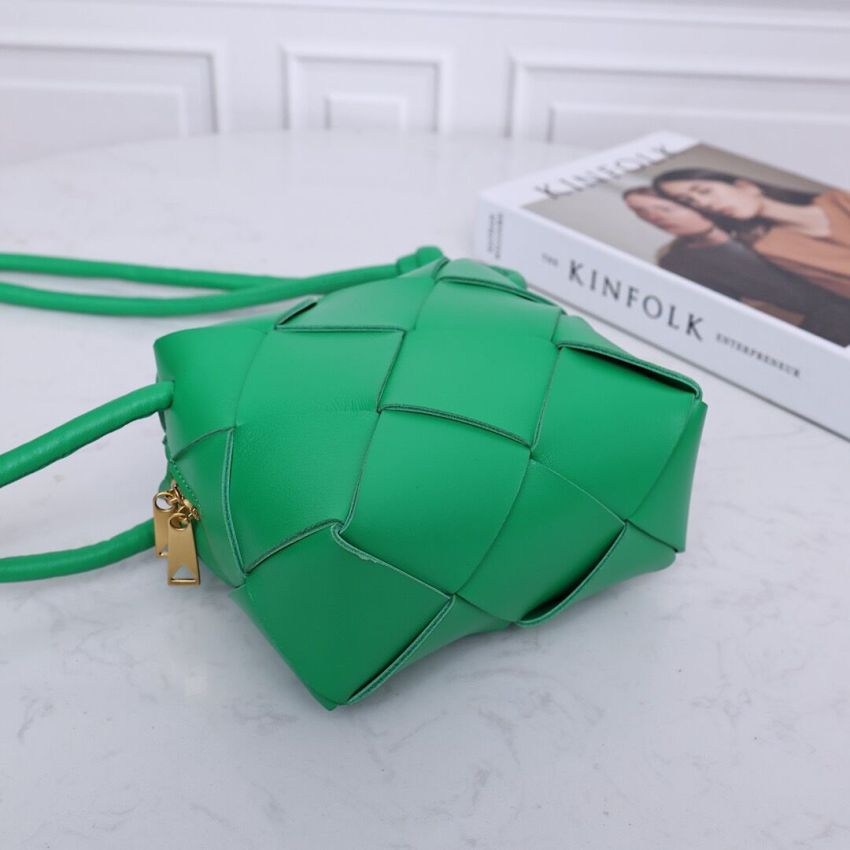 B0tt*ga Ven*ta Mini Cassette Camera Bag