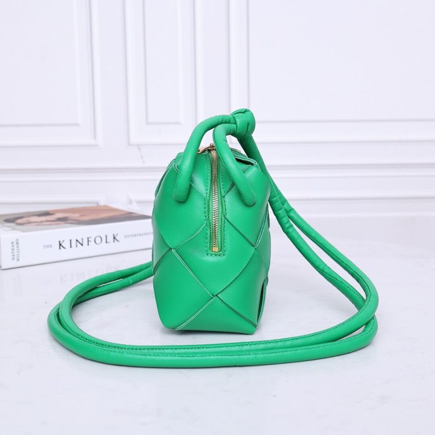B0tt*ga Ven*ta Mini Cassette Camera Bag