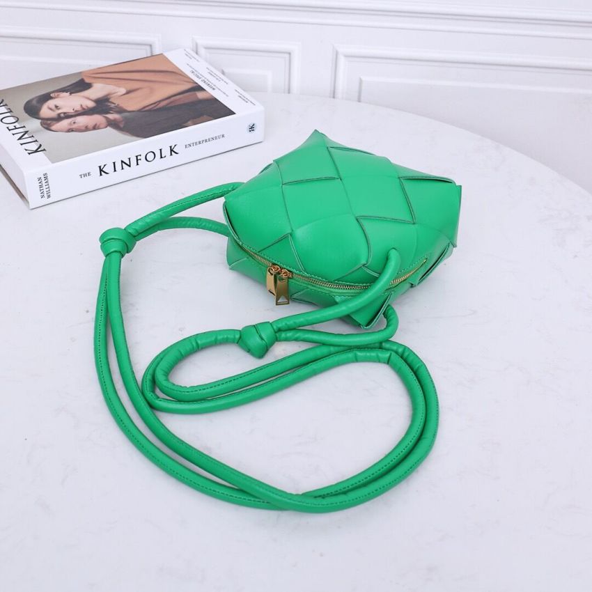 B0tt*ga Ven*ta Mini Cassette Camera Bag