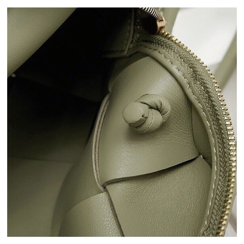 B0tt*ga Ven*ta Mini Cassette Camera Bag