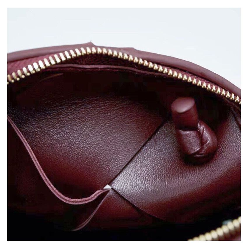 B0tt*ga Ven*ta Mini Cassette Camera Bag