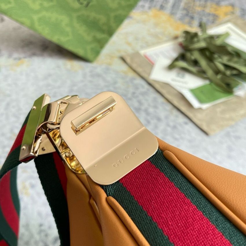 Gvc*1 Attache Medium Shoulder Bag
