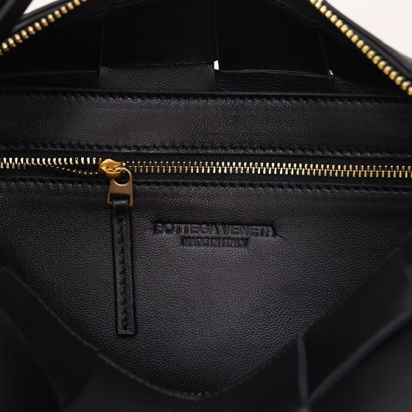 b0tt*ga ven*ta bR1ck cassette shoulder bag
