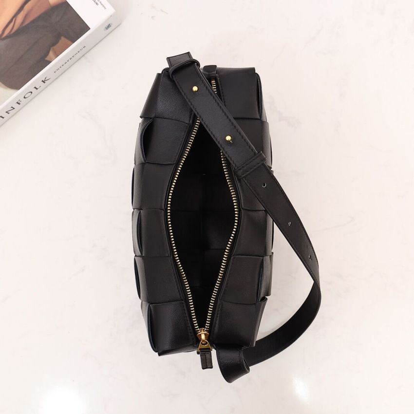 b0tt*ga ven*ta bR1ck cassette shoulder bag