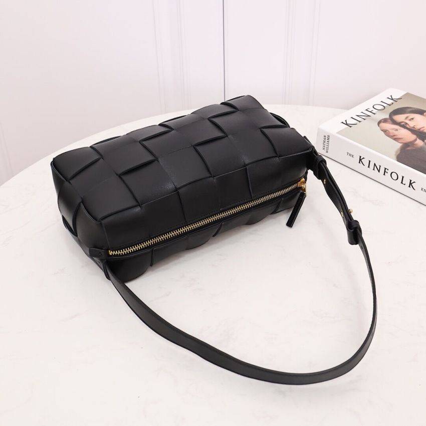 b0tt*ga ven*ta bR1ck cassette shoulder bag