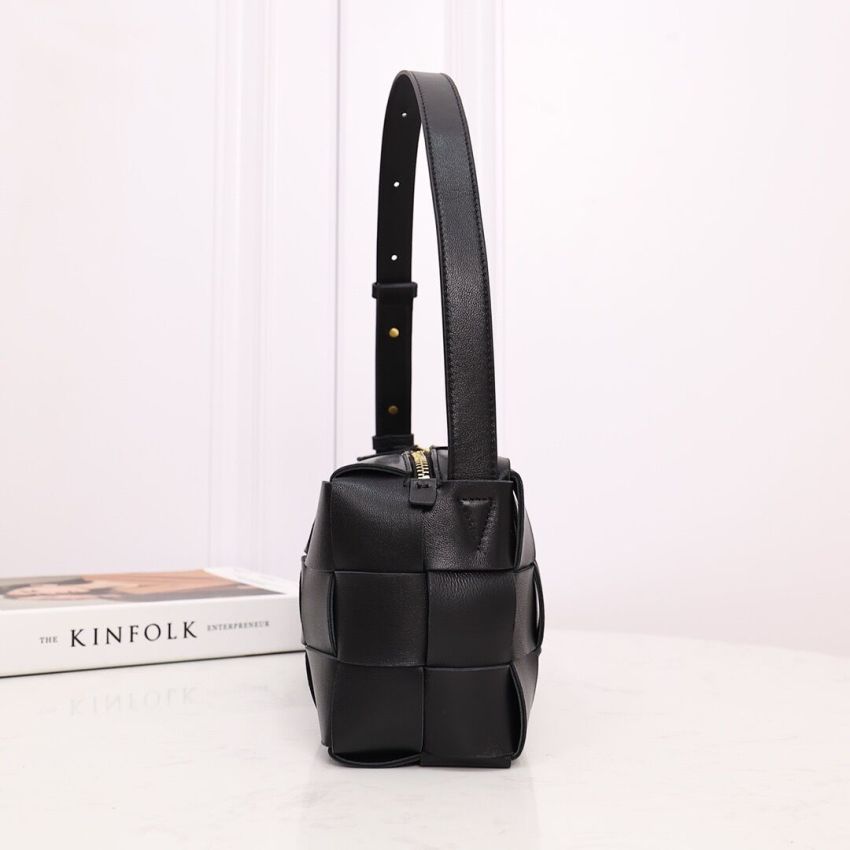 b0tt*ga ven*ta bR1ck cassette shoulder bag