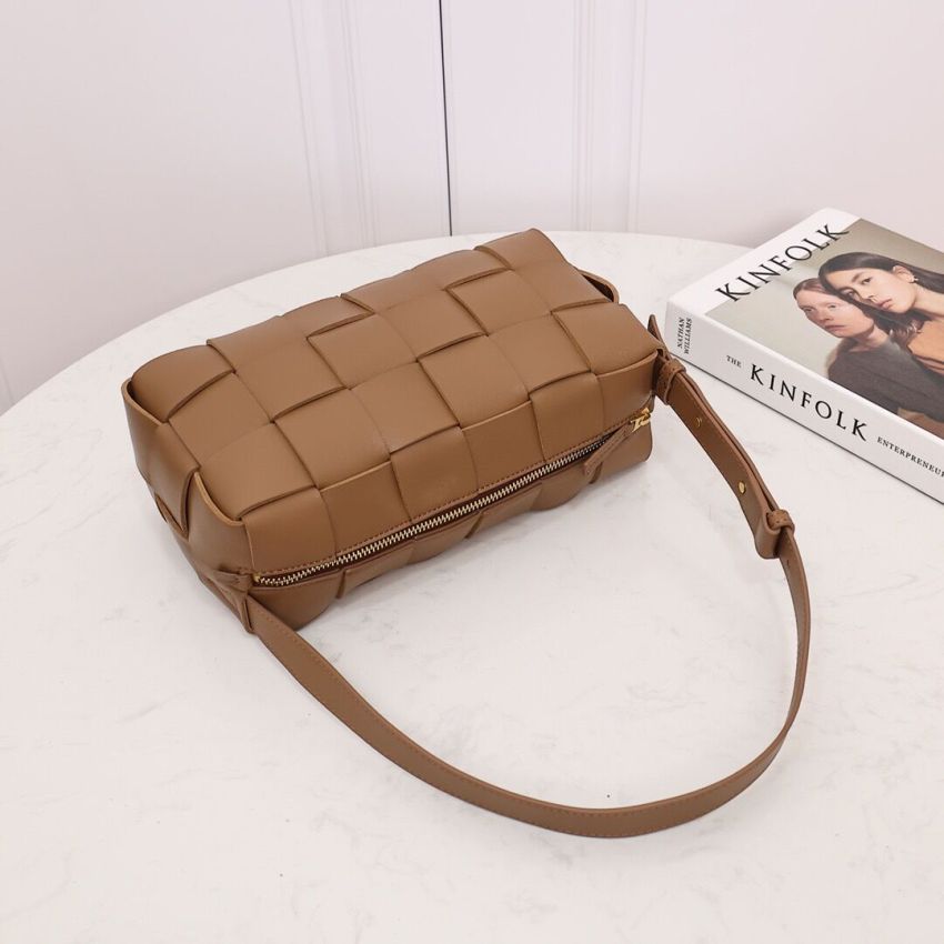 b0tt*ga ven*ta bR1ck cassette shoulder bag