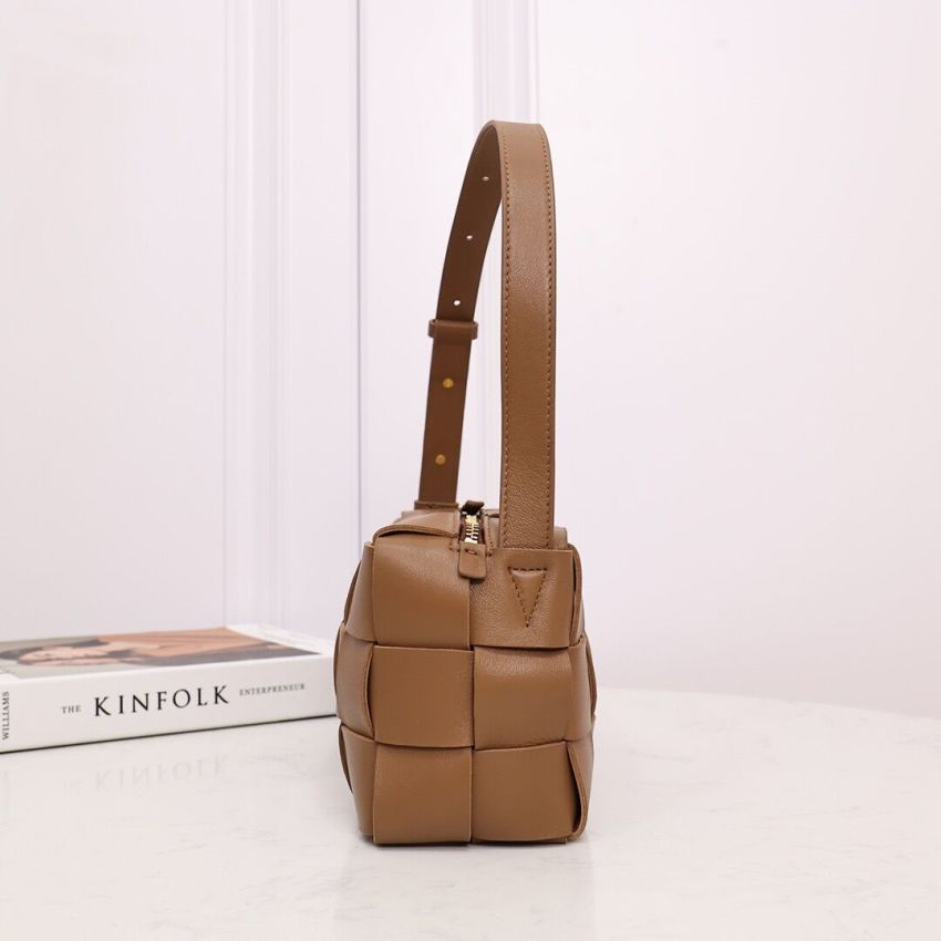 b0tt*ga ven*ta bR1ck cassette shoulder bag