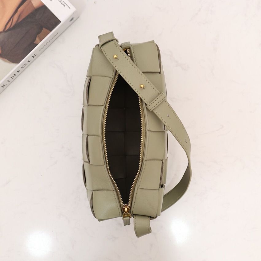 b0tt*ga ven*ta bR1ck cassette shoulder bag
