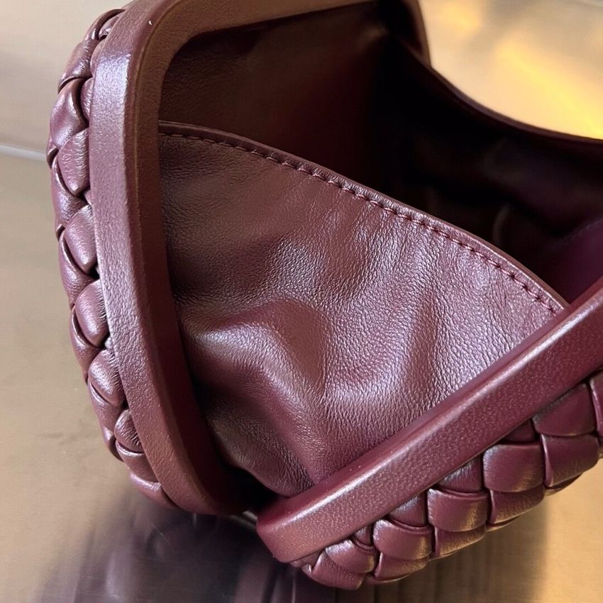 B0tt*ga Ven*ta Knot Clutch