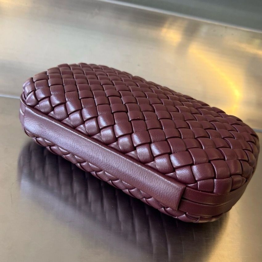 B0tt*ga Ven*ta Knot Clutch