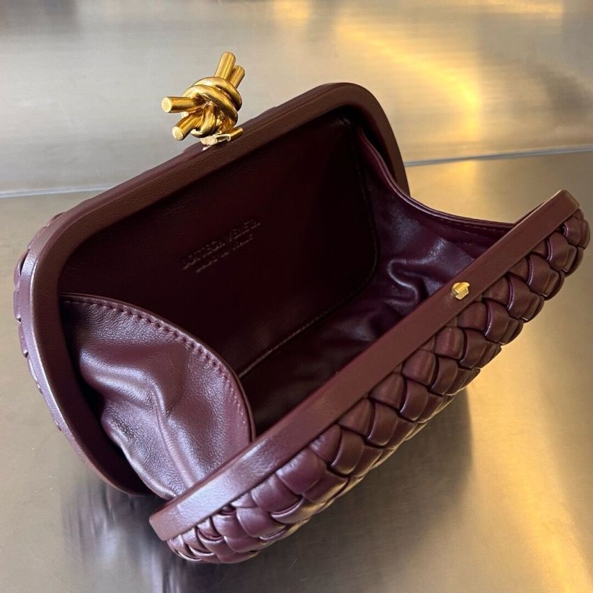 B0tt*ga Ven*ta Knot Clutch
