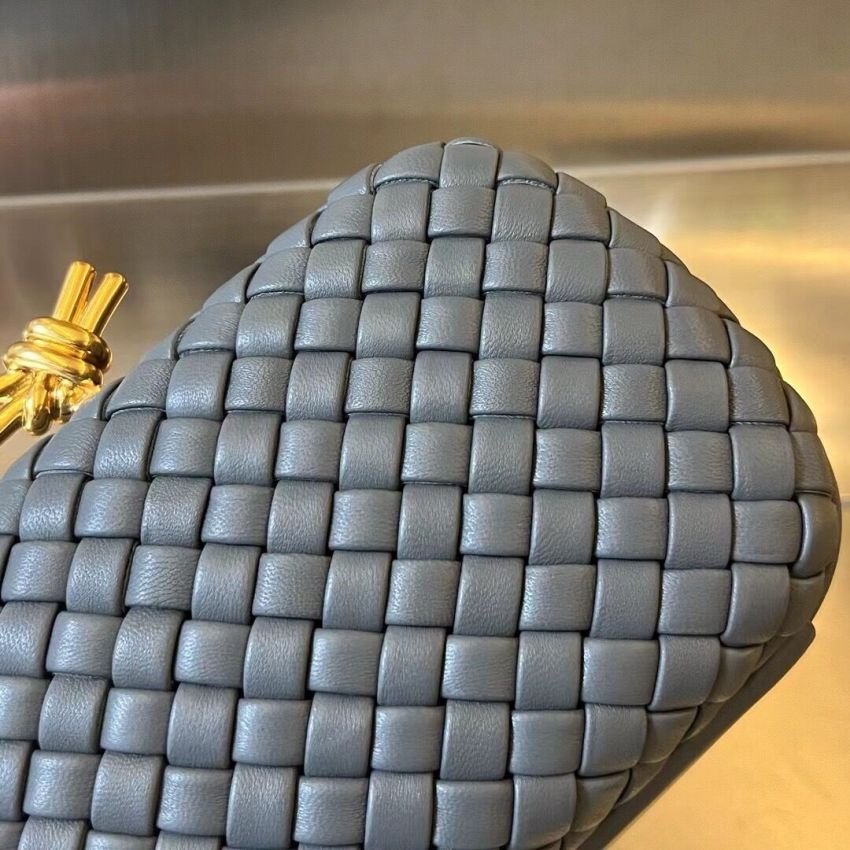 B0tt*ga Ven*ta Knot Clutch