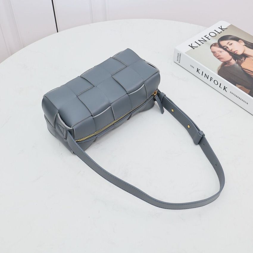 b0tt*ga ven*ta small bR1ck cassette shoulder bag