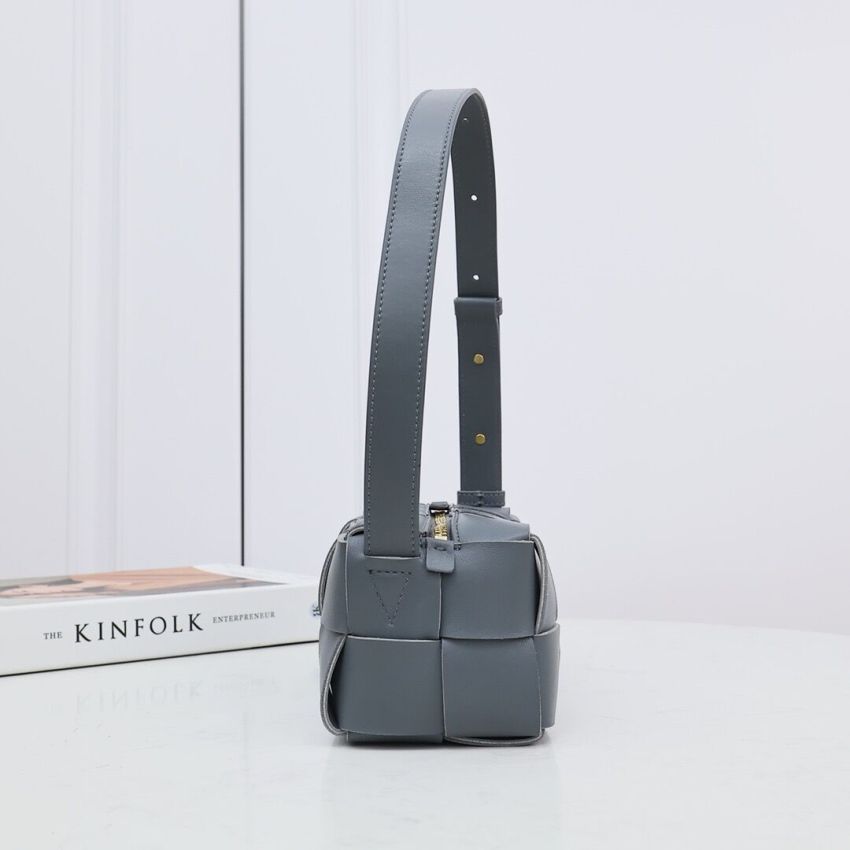 b0tt*ga ven*ta small bR1ck cassette shoulder bag