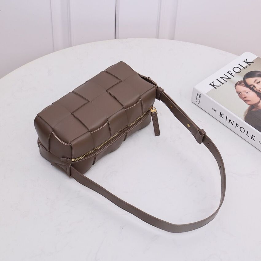 b0tt*ga ven*ta small bR1ck cassette shoulder bag