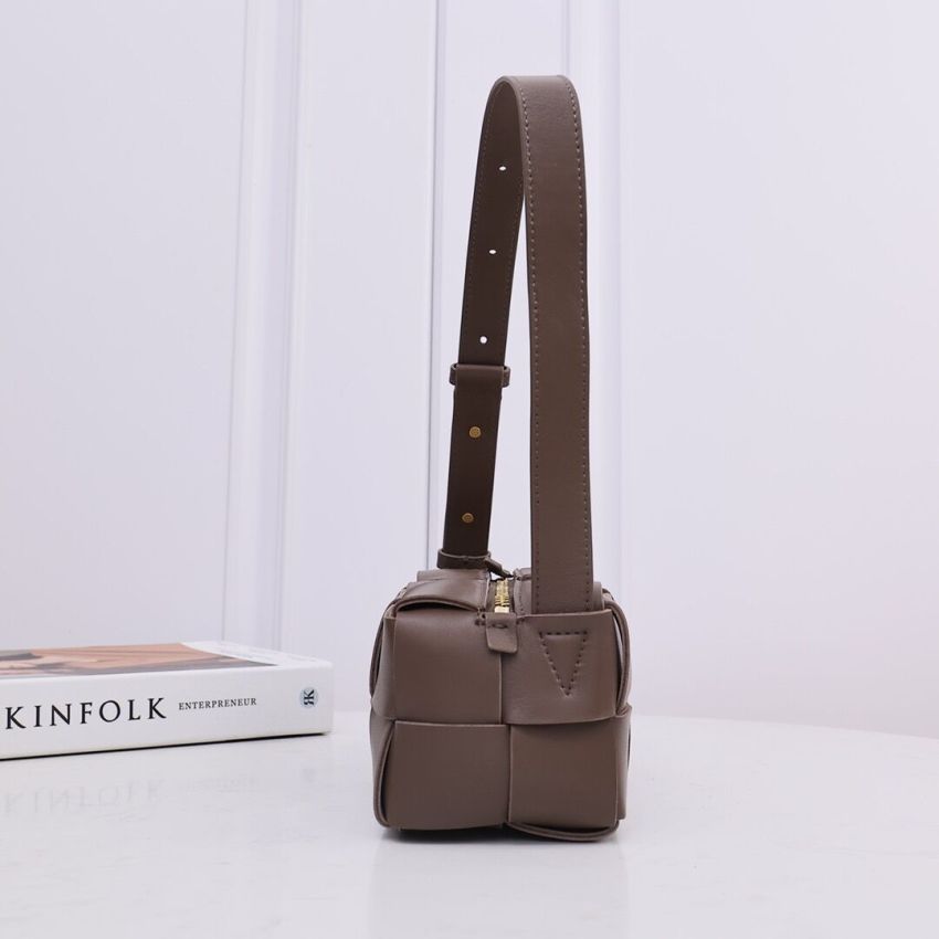b0tt*ga ven*ta small bR1ck cassette shoulder bag