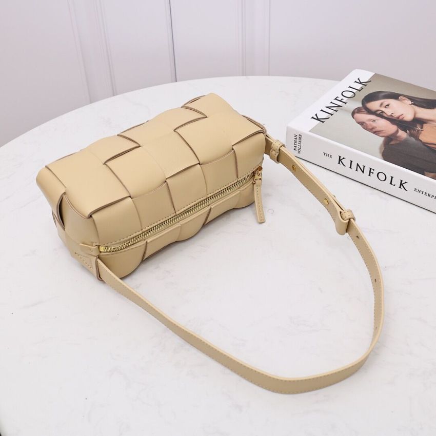 b0tt*ga ven*ta small bR1ck cassette shoulder bag