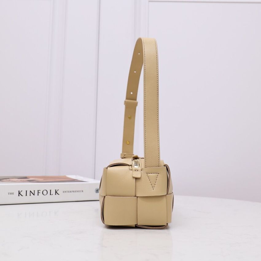 b0tt*ga ven*ta small bR1ck cassette shoulder bag