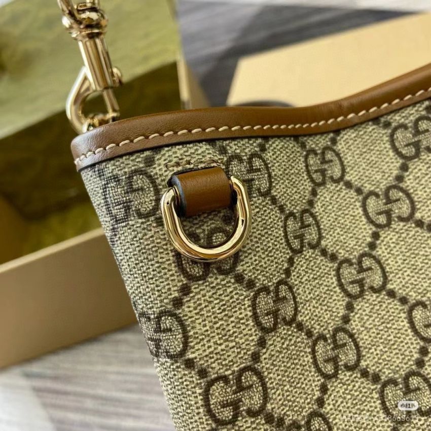 Gvc*1 GG Emblem Mini Buckeket Bag