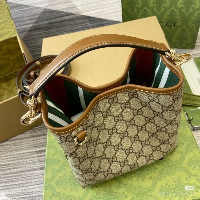 Gvc*1 GG Emblem Mini Buckeket Bag