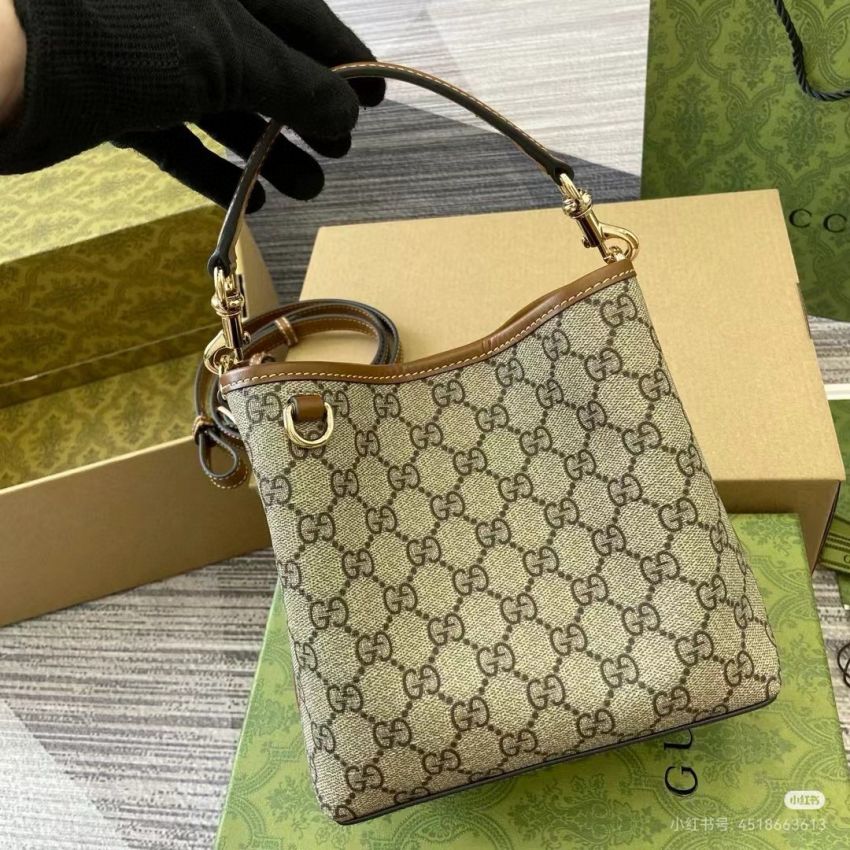 Gvc*1 GG Emblem Mini Buckeket Bag