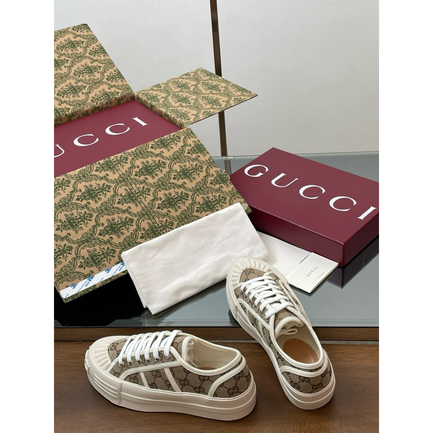 Women's Gvc*1 1977 Tennis Trainer
