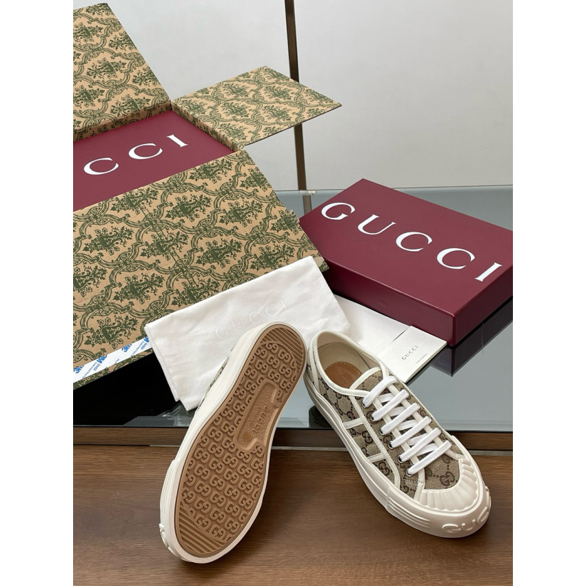 Women's Gvc*1 1977 Tennis Trainer