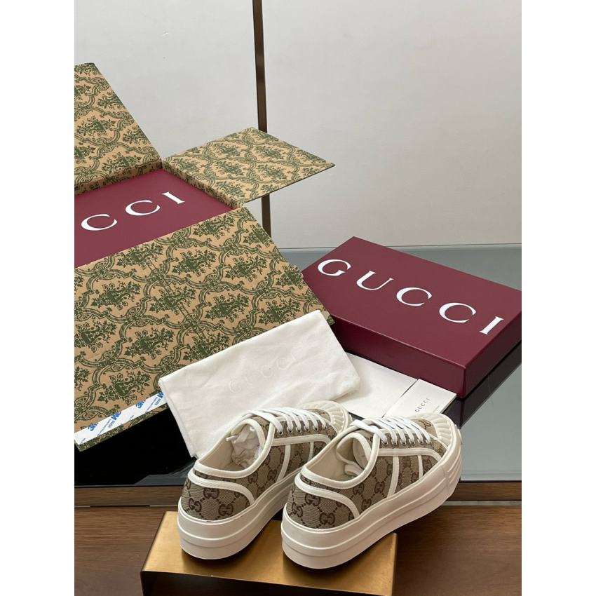Women's Gvc*1 1977 Tennis Trainer