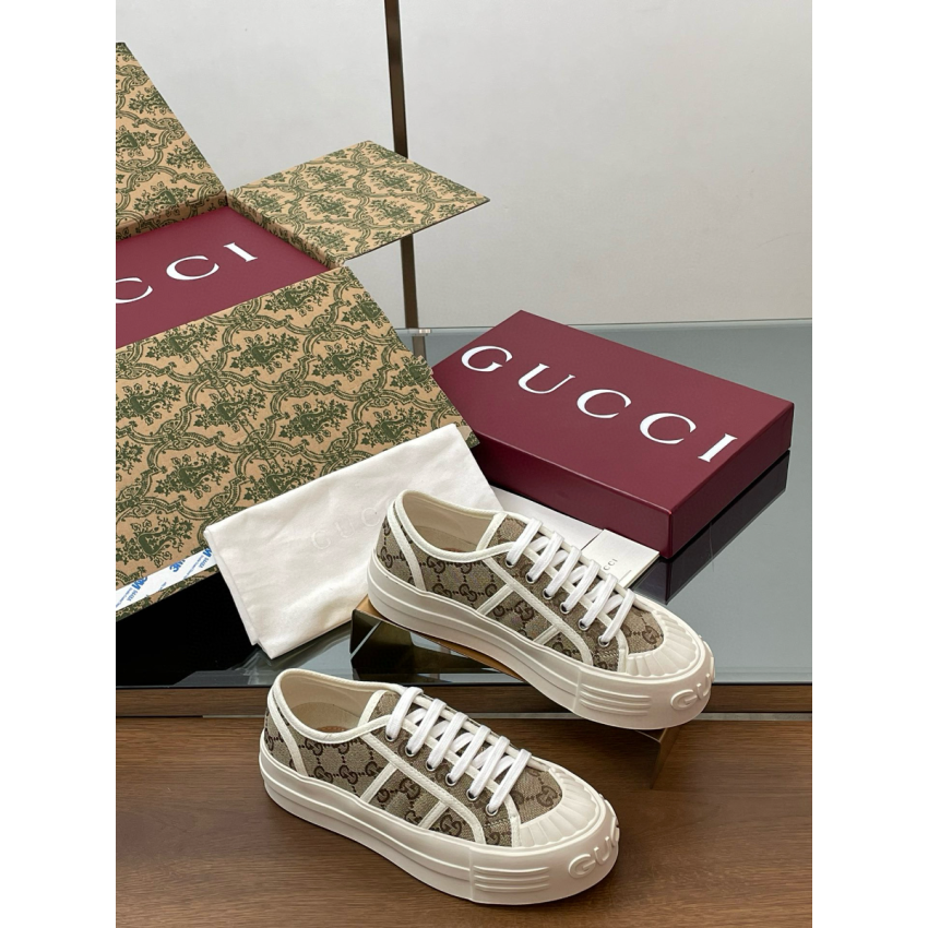 Women's Gvc*1 1977 Tennis Trainer