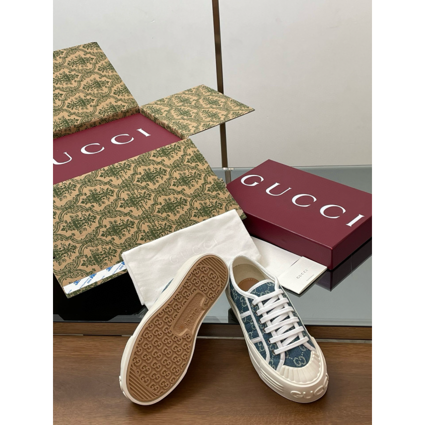 Women's Gvc*1 1977 Tennis Trainer