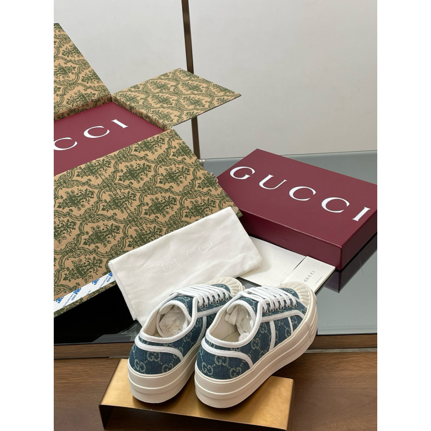 Women's Gvc*1 1977 Tennis Trainer