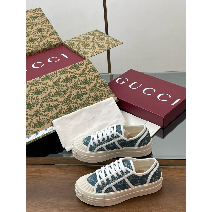 Women's Gvc*1 1977 Tennis Trainer