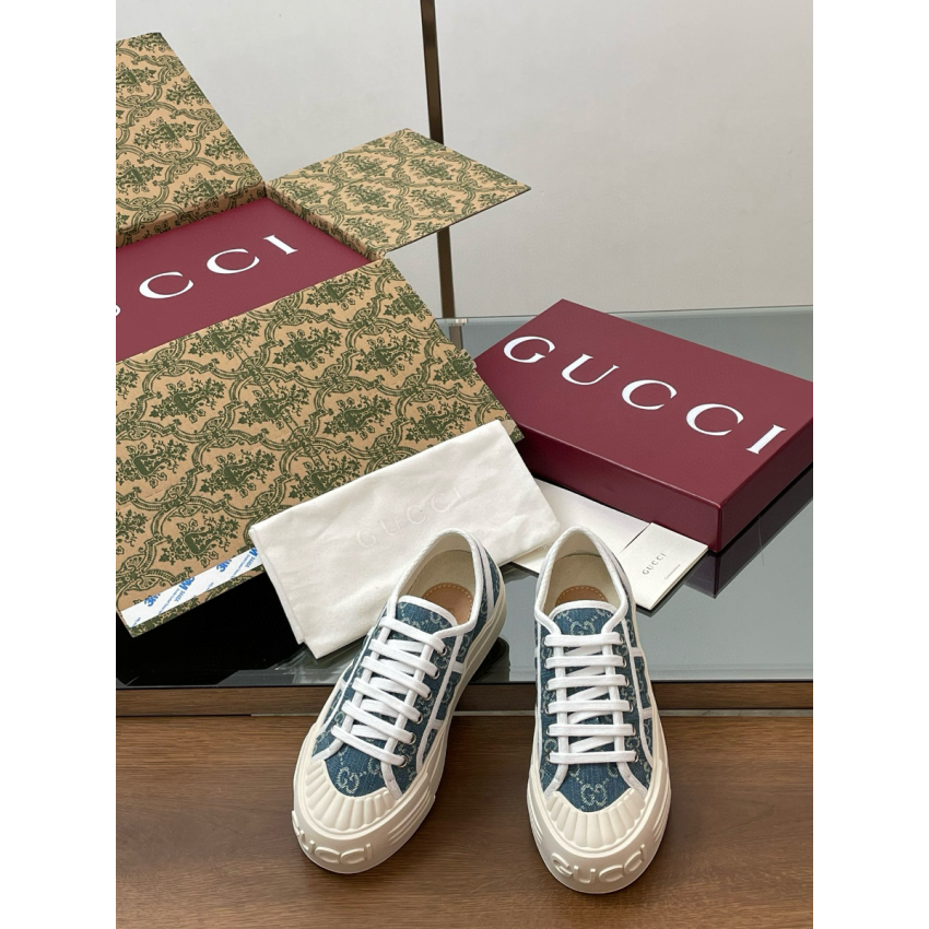 Women's Gvc*1 1977 Tennis Trainer