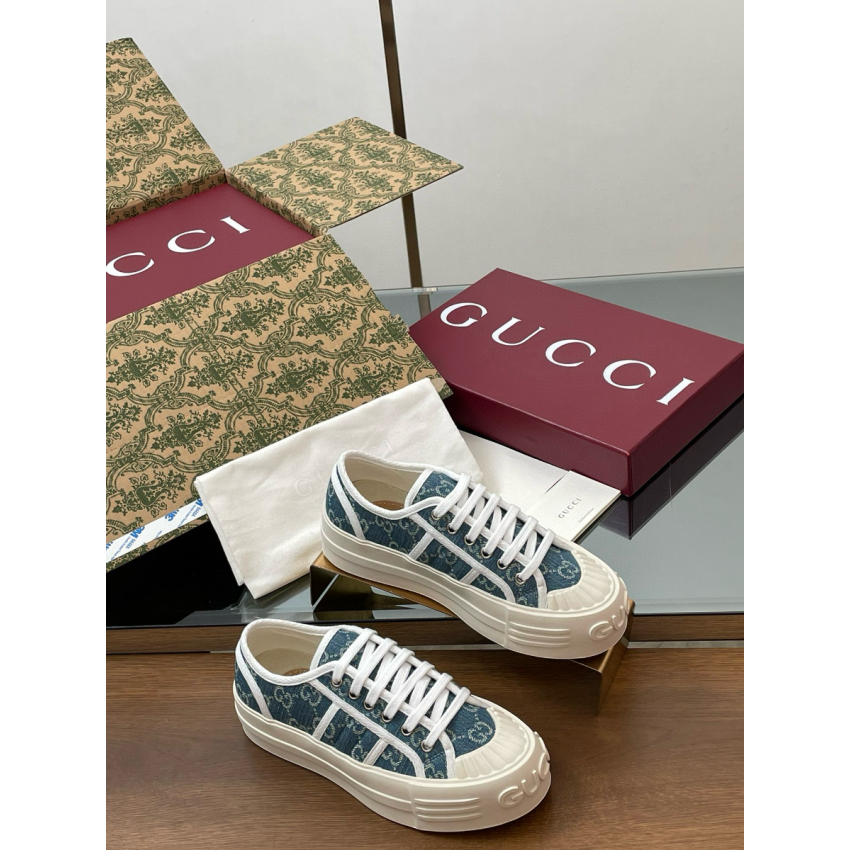 Women's Gvc*1 1977 Tennis Trainer