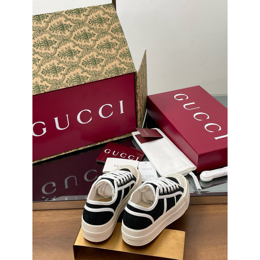 Women's Gvc*1 1977 Tennis Trainer