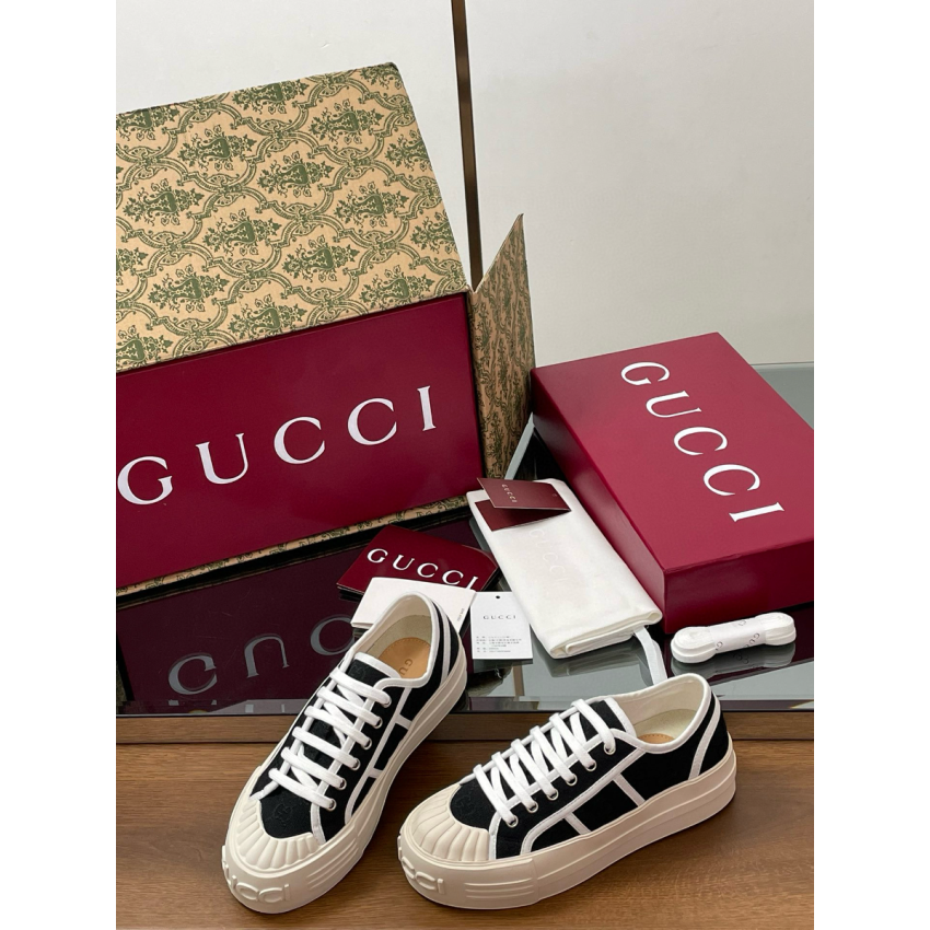 Women's Gvc*1 1977 Tennis Trainer